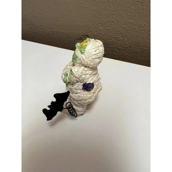 VINTAGE HALLOWEEN ZOMBIE MUMMY RESIN FIGURINE 2.75"H x 2"W BAT & PUMPKIN EUC - Picture 4 of 11